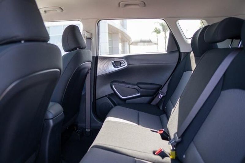 New 2025 Kia Soul LXImage 13