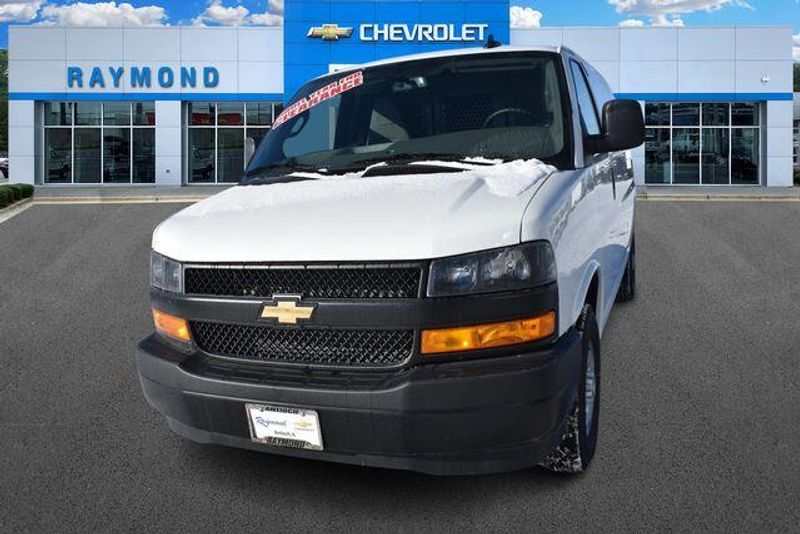 New 2025 Chevrolet Express 2500 Work VanImage 8