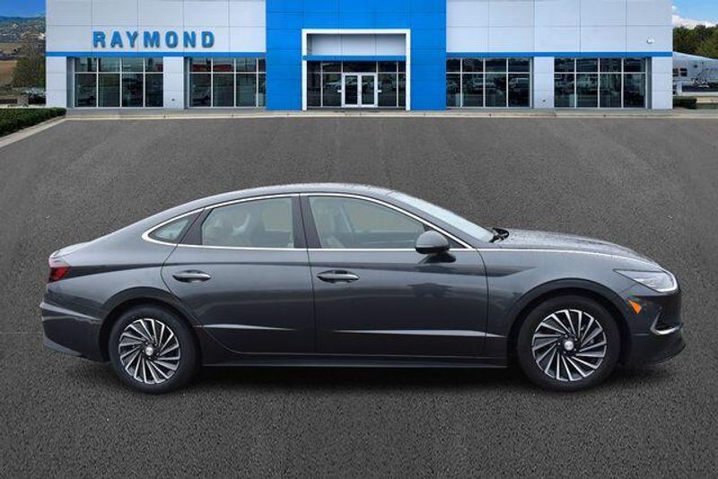 Used 2023 Hyundai Sonata Hybrid LimitedImage 2