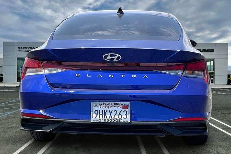Used 2023 Hyundai Elantra SELImage 3