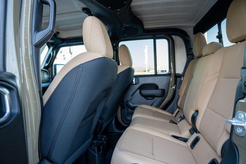 New 2026 Jeep Gladiator Image 13