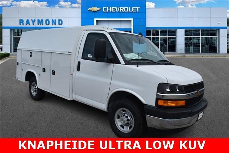New 2025 Chevrolet Express 3500 Work VanImage 10