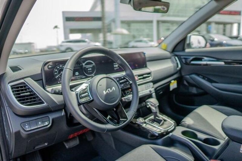 2025 Kia Seltos EXImage 13