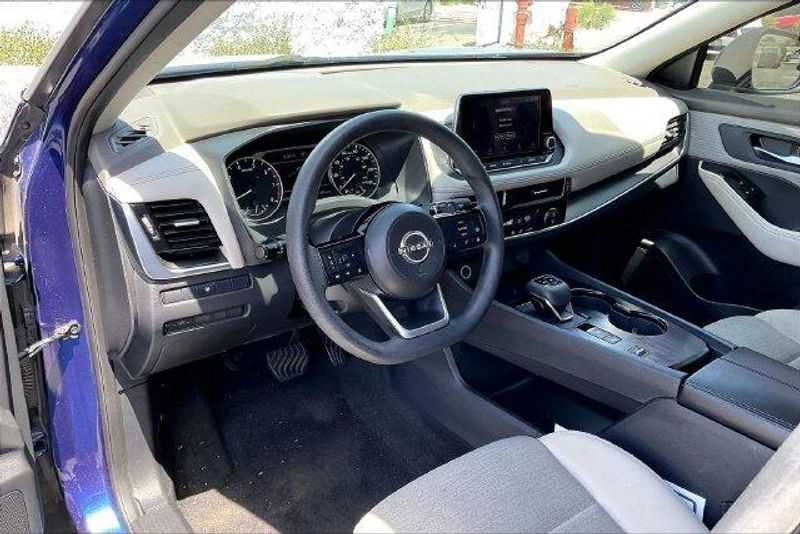 Used 2023 Nissan Rogue SVImage 14