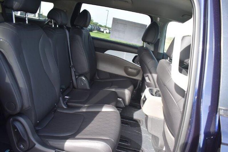 New 2027 Kia Carnival LXSImage 15