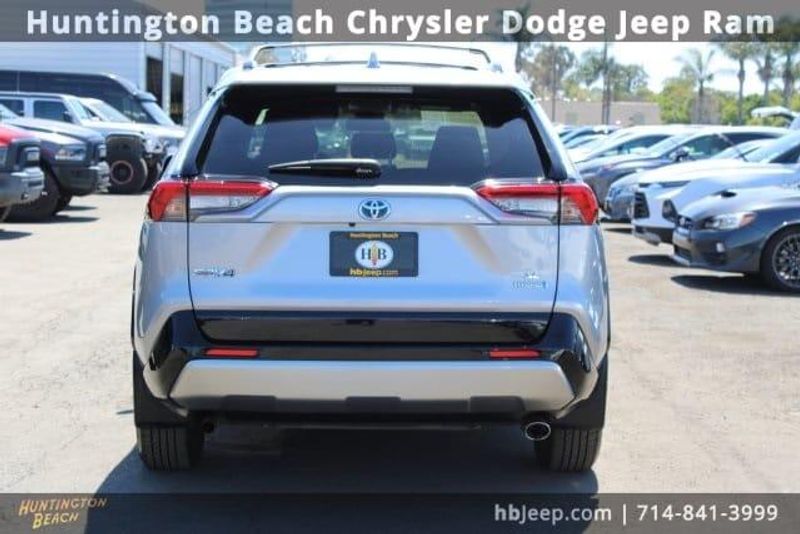 2022 Toyota RAV4 Hybrid SEImage 4