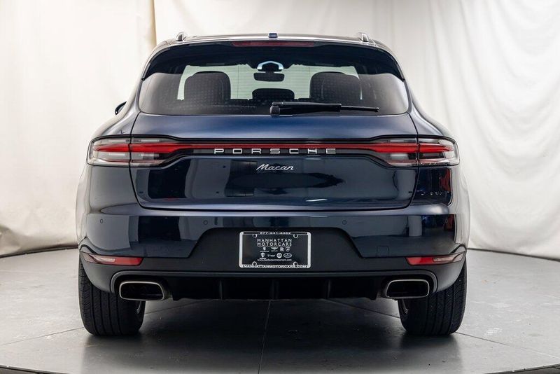 2021 Porsche Macan BaseImage 4