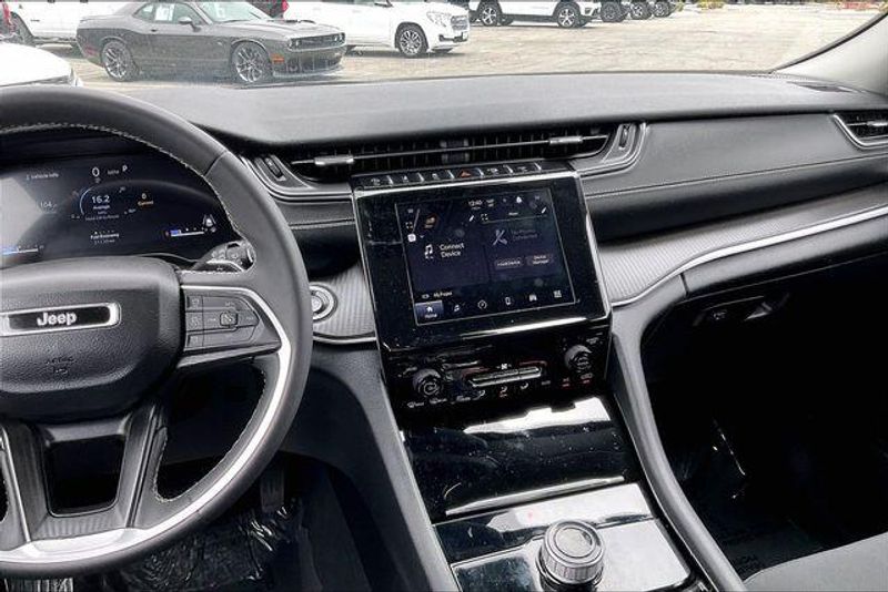 Used 2023 Jeep Grand Cherokee LaredoImage 5