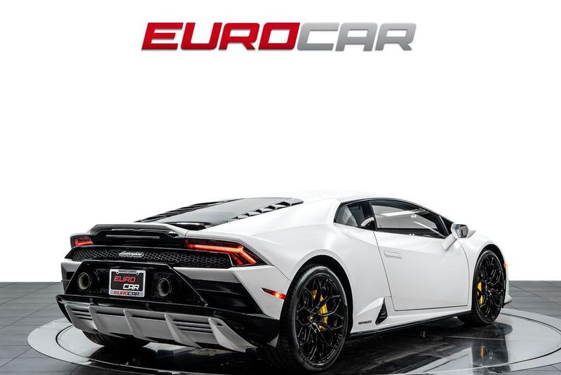2022 Lamborghini Huracan EVO Image 5