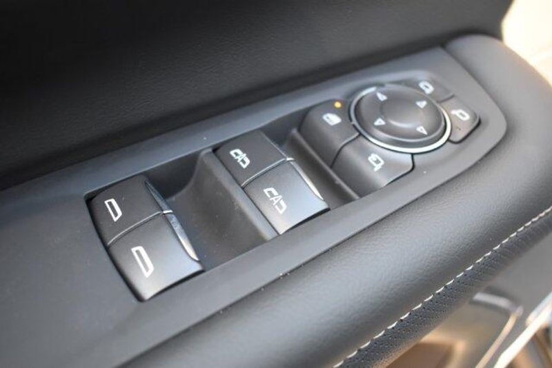 New 2026 Chevrolet Suburban PremierImage 29