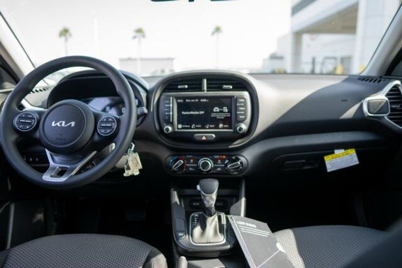 New 2025 Kia Soul LXImage 17