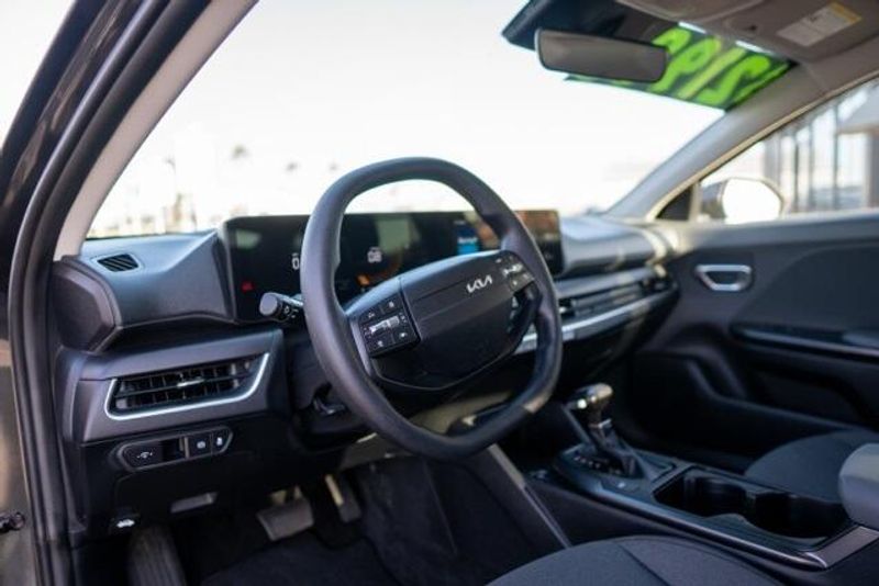 2025 Kia K4 LXImage 20