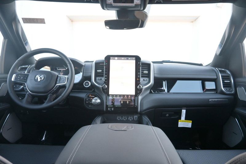 2025 RAM 1500 LaramieImage 14