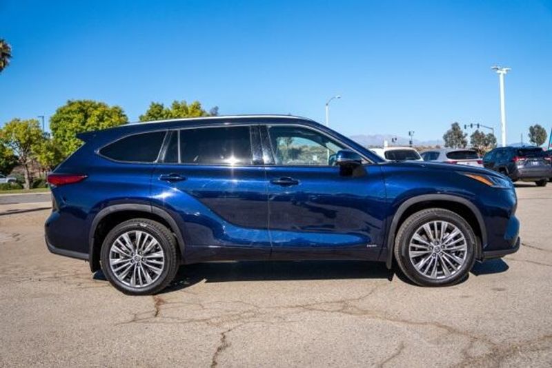 Used 2022 Toyota Highlander Hybrid PlatinumImage 8