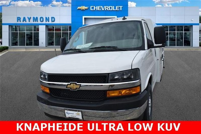 New 2025 Chevrolet Express 3500 Work VanImage 7
