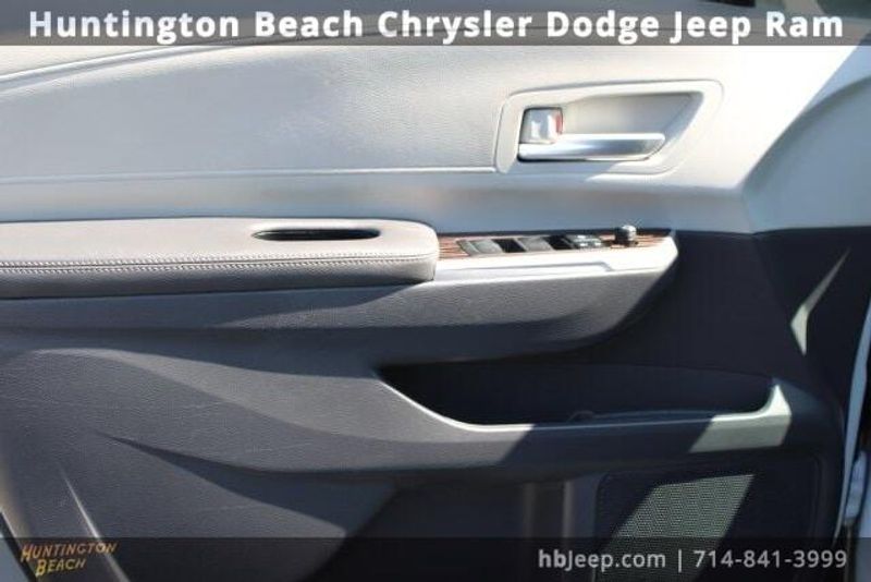 2021 Toyota Sienna XLEImage 12