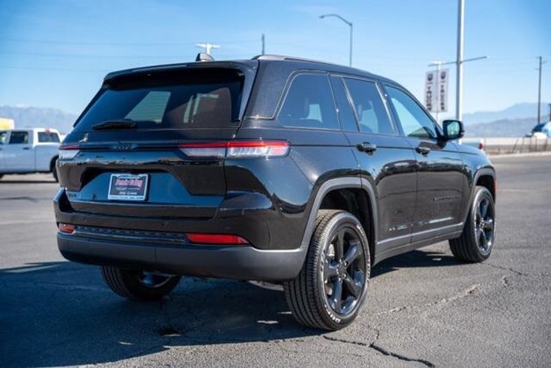 New 2025 Jeep Grand Cherokee Altitude XImage 7