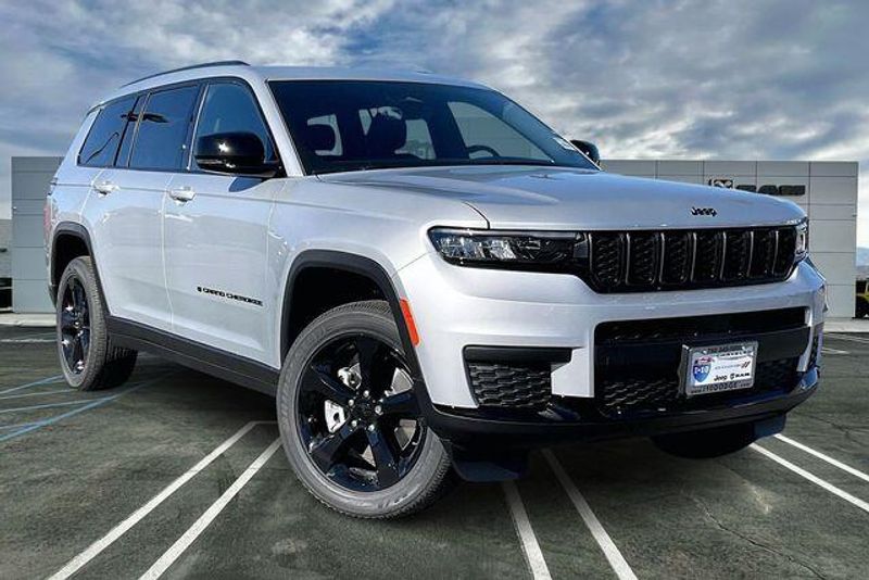 New 2025 Jeep Grand Cherokee L Altitude 4x2Image 14