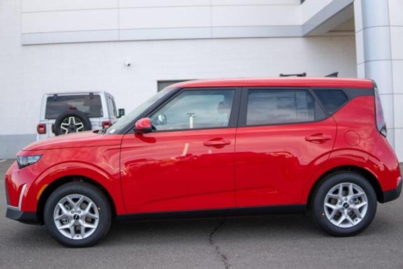 2025 Kia Soul LXImage 3