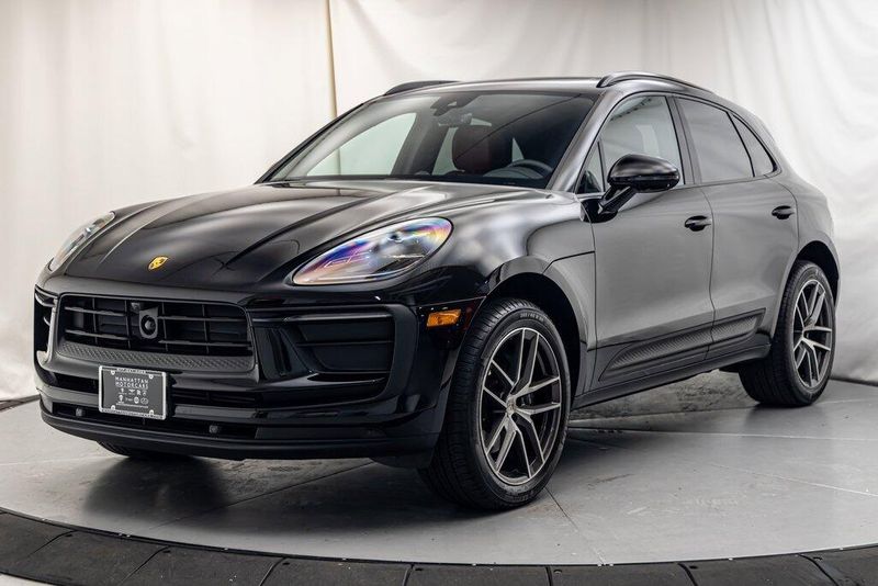 2024 Porsche Macan BaseImage 1