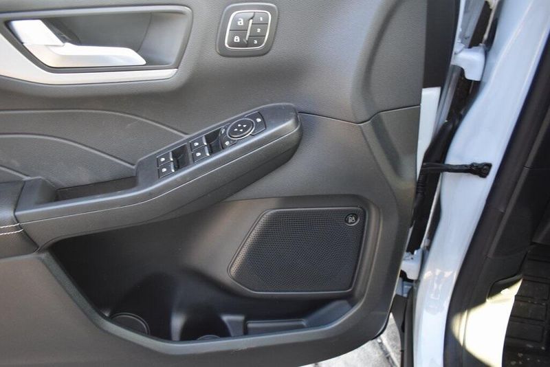 2025 Ford Escape Plug-In Hybrid BaseImage 14