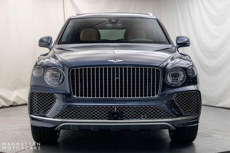 2024 Bentley Bentayga EWB V8Image 8