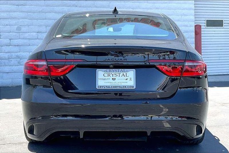 Used 2024 Jaguar XF R-Dynamic SEImage 3