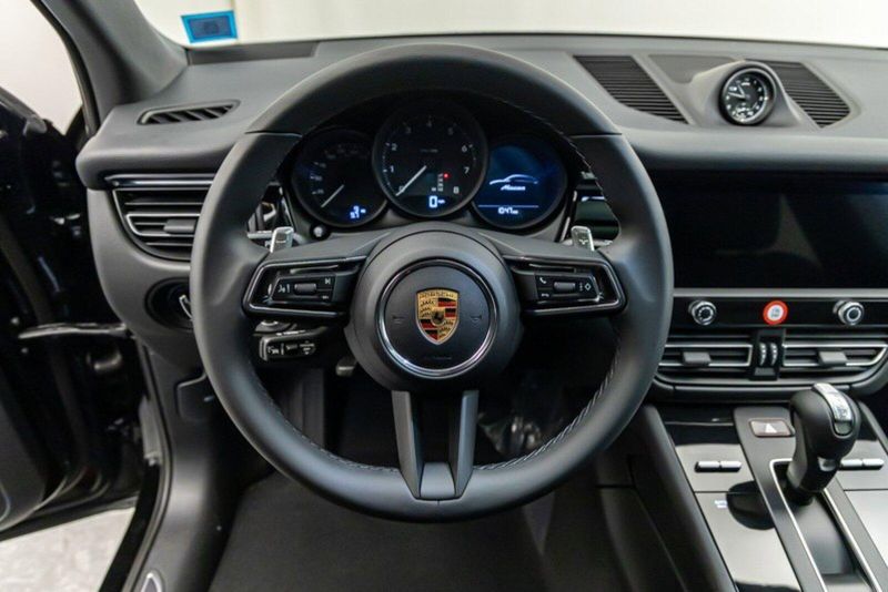 2024 Porsche Macan Image 15