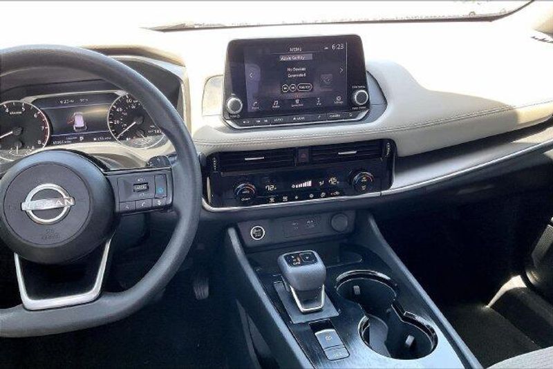 Used 2023 Nissan Rogue SVImage 5