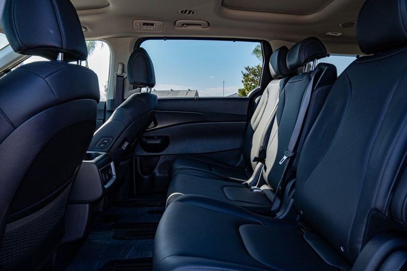 New 2026 Kia Carnival Hybrid SXImage 13