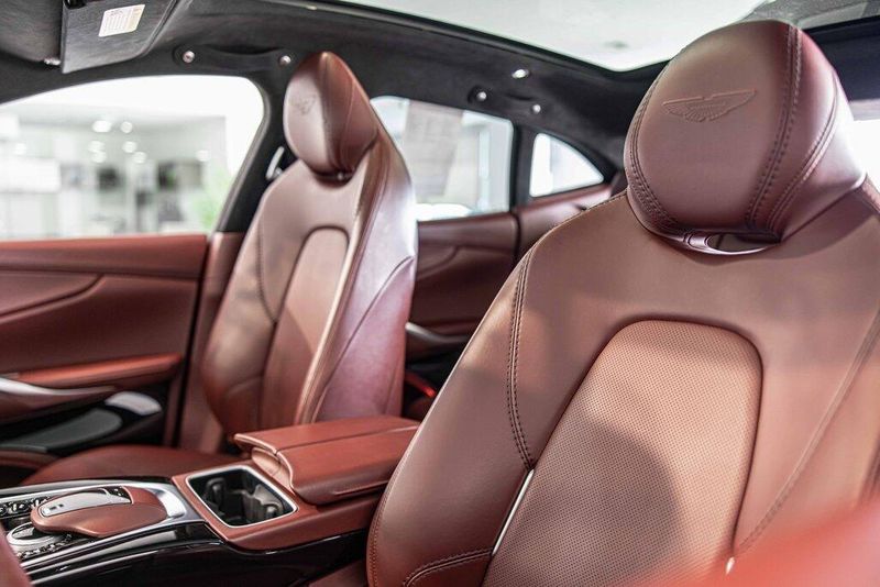 2021 Aston Martin DBX AM8 photo 17