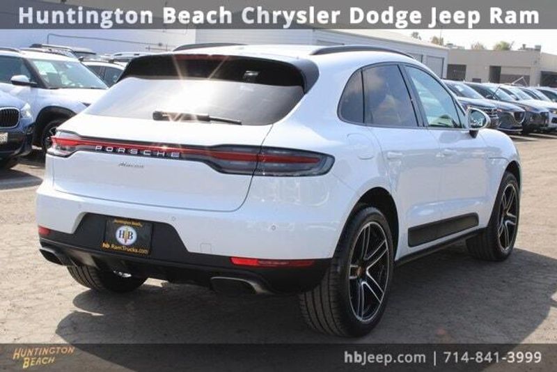 2020 Porsche Macan BaseImage 5