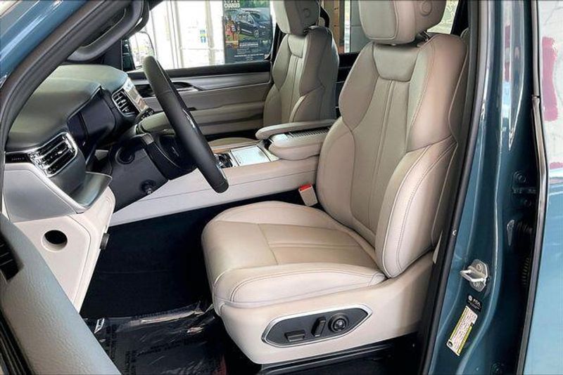 2026 Jeep Grand Wagoneer L 4x4Image 7