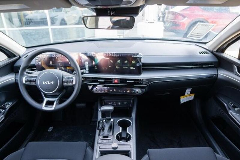 New 2025 Kia K5 LXSImage 13