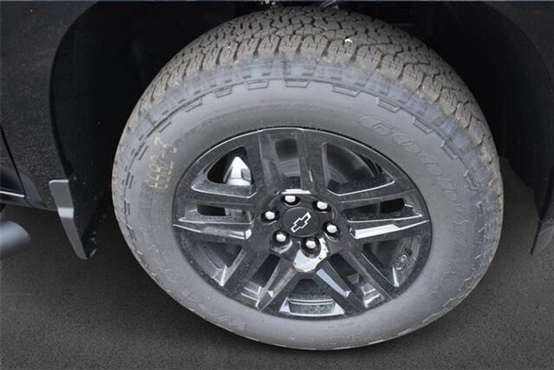 New 2025 Chevrolet Silverado 1500 CustomImage 11