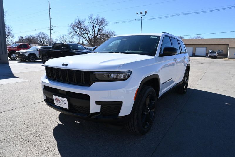 2025 Jeep Grand Cherokee L Altitude XImage 4