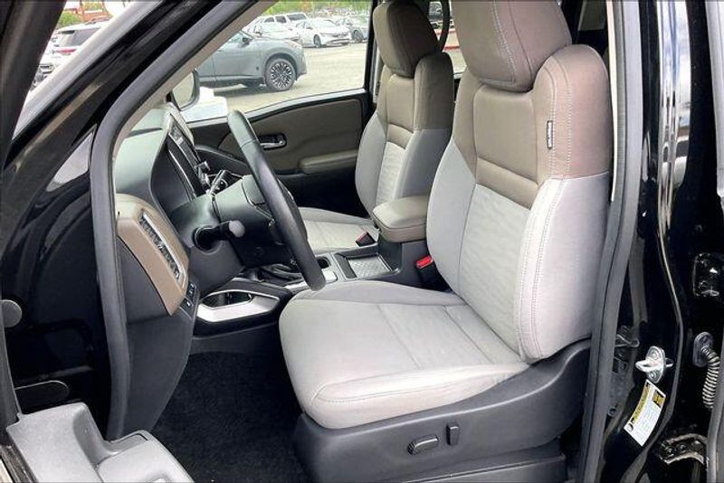 Used 2023 Nissan Frontier SVImage 24