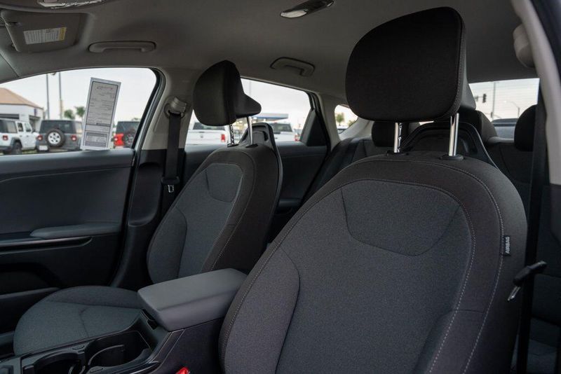 Used 2025 Kia K4 LXSImage 12