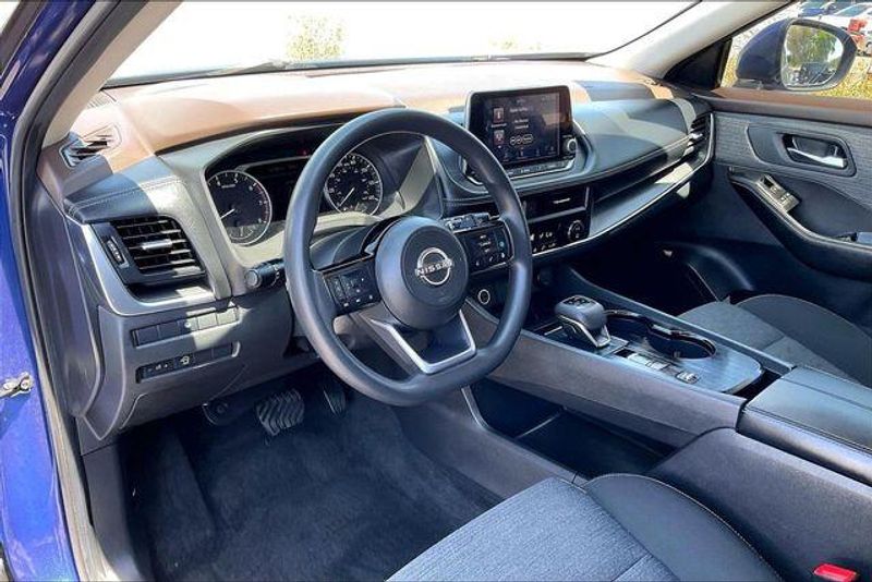 Used 2023 Nissan Rogue SVImage 14