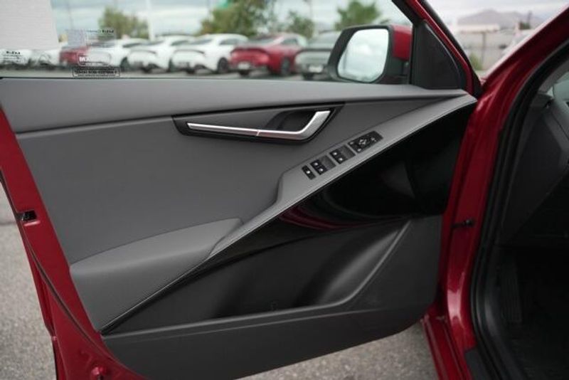 New 2026 Kia Niro EXImage 11