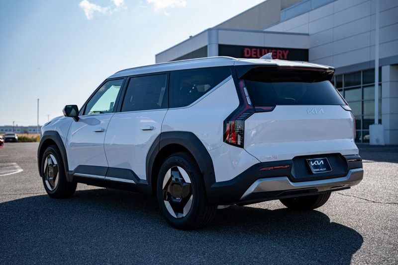 New 2026 Kia EV9 WindImage 5