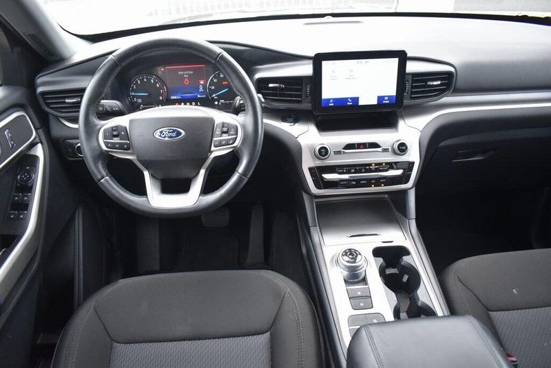 Used 2022 Ford Explorer XLTImage 13