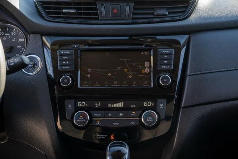 Used 2020 Nissan Rogue SVImage 18