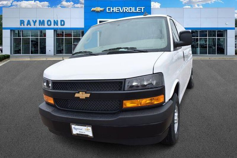 New 2025 Chevrolet Express 2500 Work VanImage 8