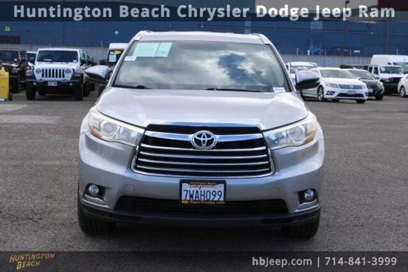 2016 Toyota Highlander LimitedImage 2