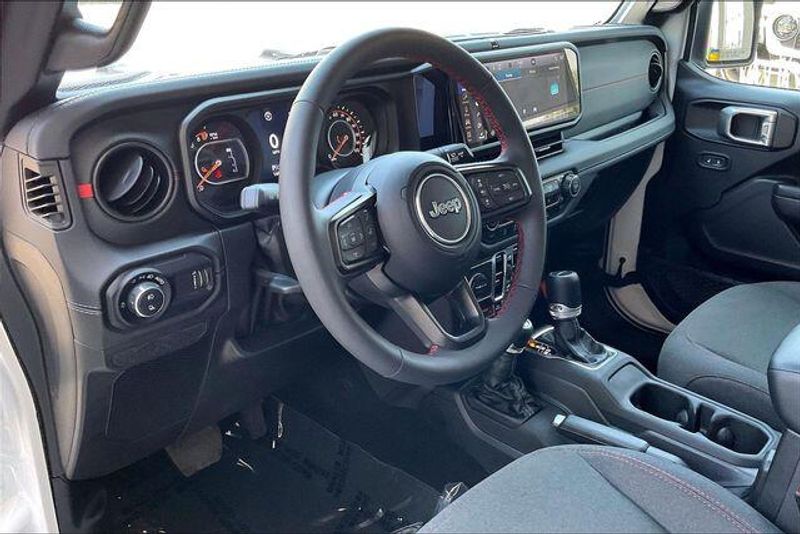 Used 2024 Jeep Gladiator RubiconImage 14