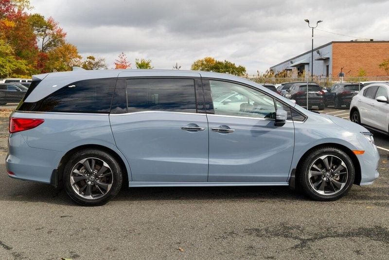 2023 Honda Odyssey Elite photo 3