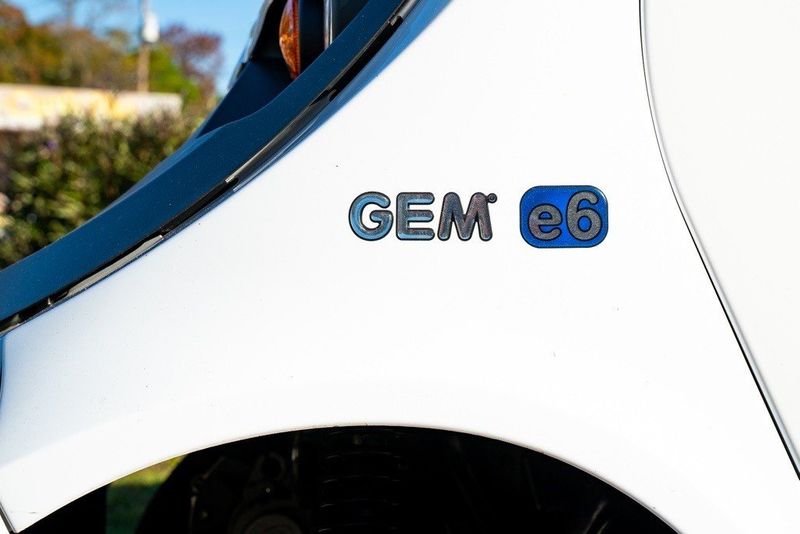 2022 GEM e6  in a White exterior color and Blackinterior. GEM of Charleston 843-278-2131 gemofcharleston.com 