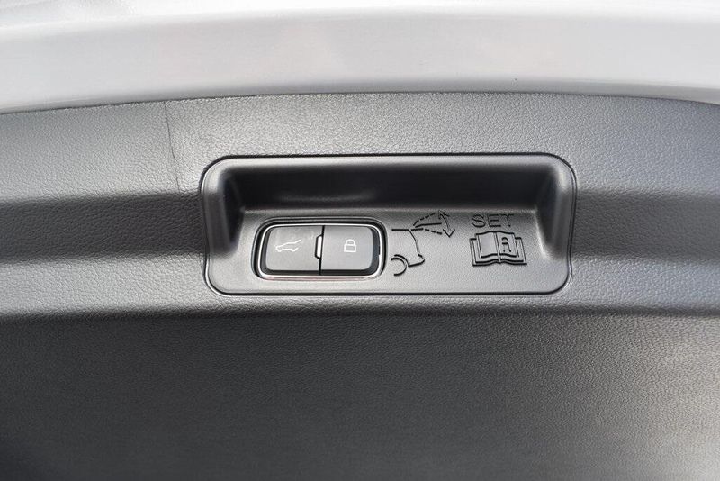 New 2025 Ford Explorer ActiveImage 6