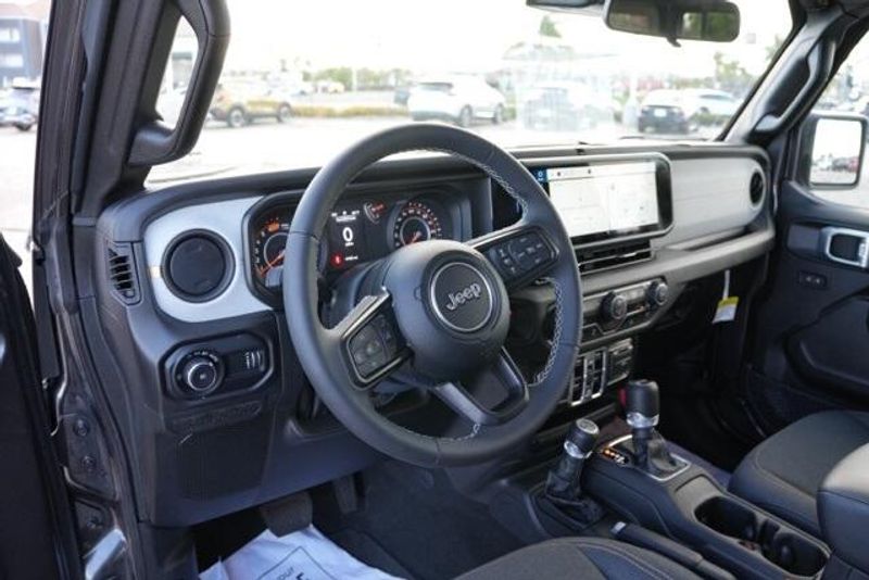 Used 2025 Jeep Wrangler Sport SImage 10